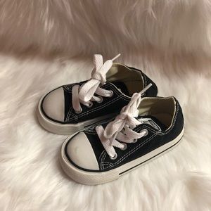 Baby Chuck Taylors sz 5